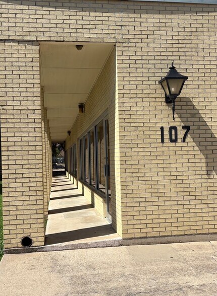 107 E Avenue B, Killeen, TX à louer - Photo de l’immeuble – Image 1 sur 6