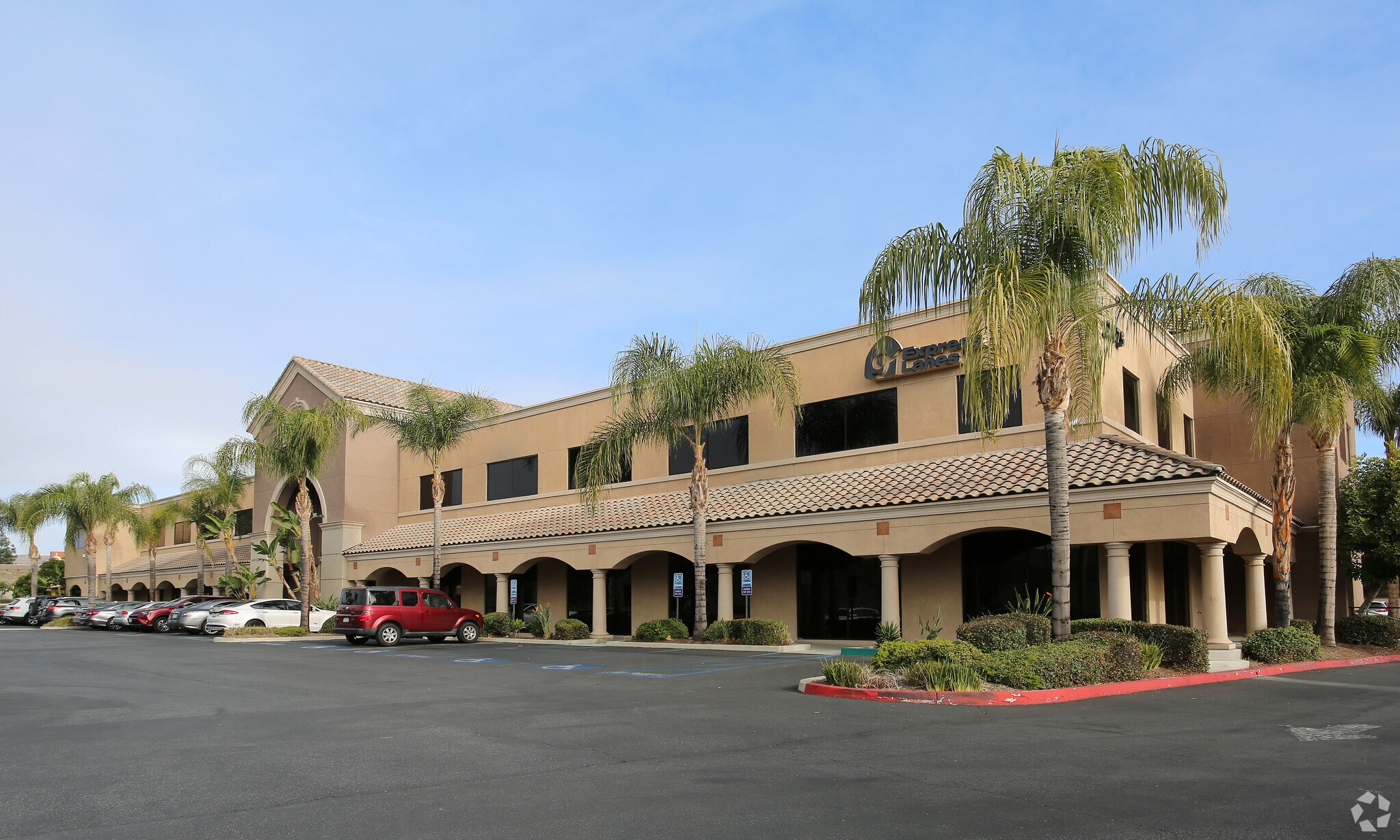 2275 Sampson Ave, Corona, CA à louer Photo de l’immeuble– Image 1 sur 7