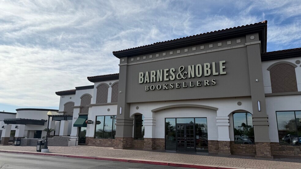 8825-8975 W Charleston Blvd, Las Vegas, NV à louer - Photo de l’immeuble – Image 3 sur 21