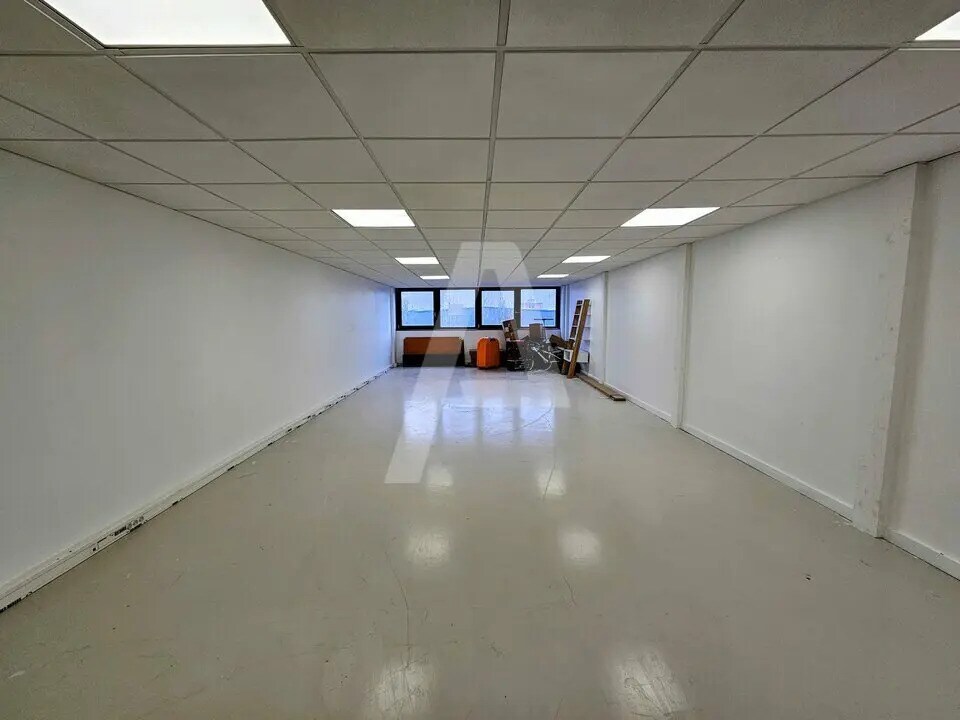 Local d'activités dans Évry-Courcouronnes à vendre Photo intérieure– Image 1 sur 8