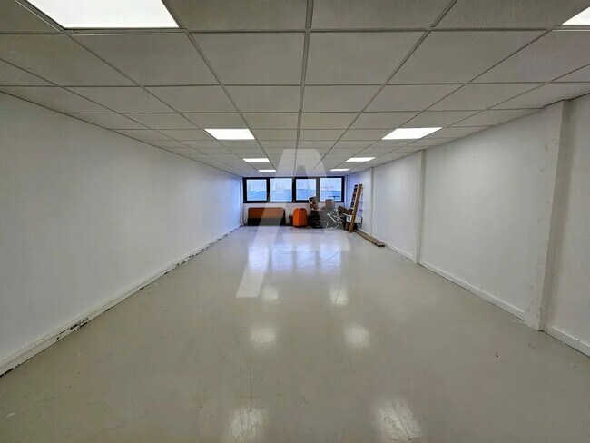 Plus de détails pour Local d’activités à vendre