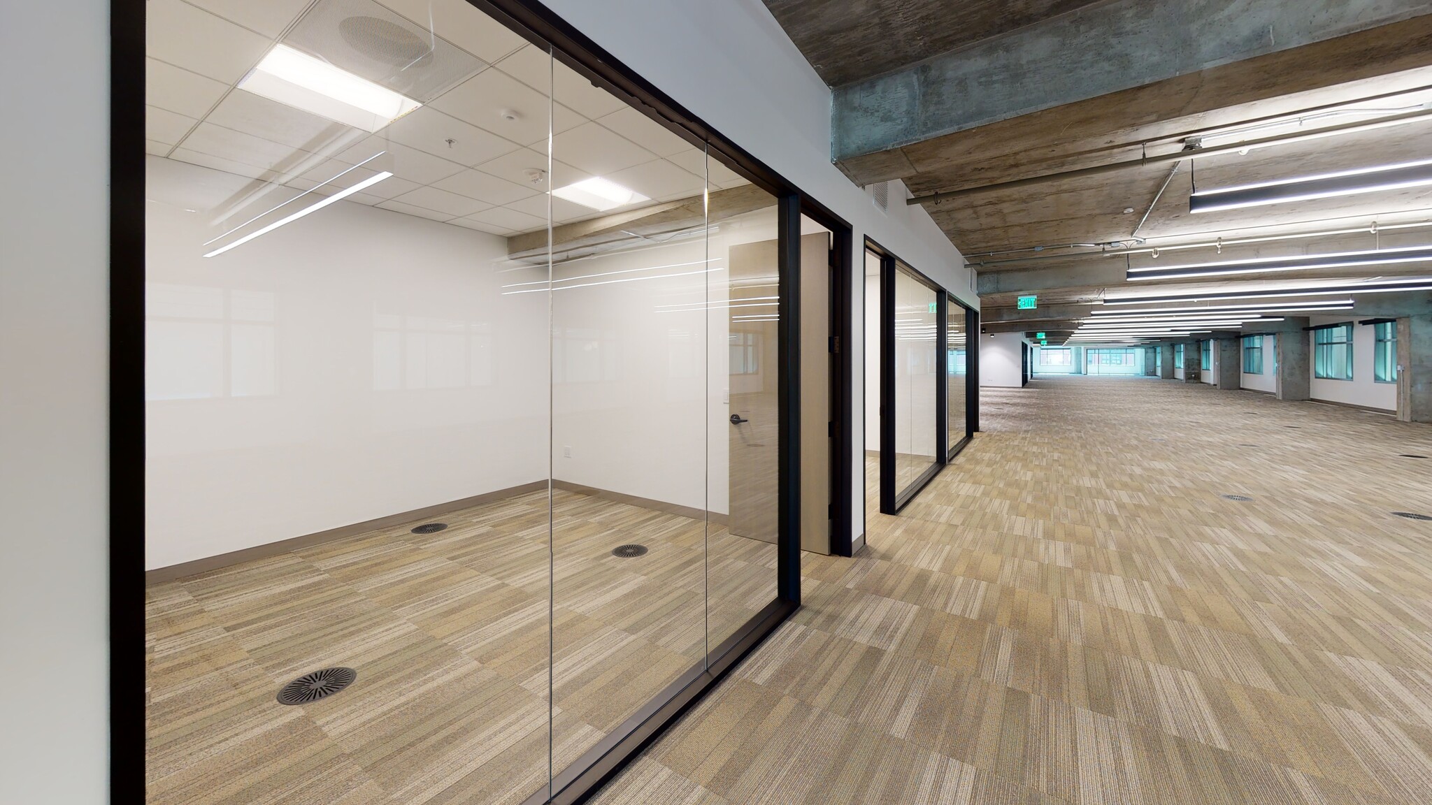 153 Townsend St, San Francisco, CA à louer Photo intérieure– Image 1 sur 4