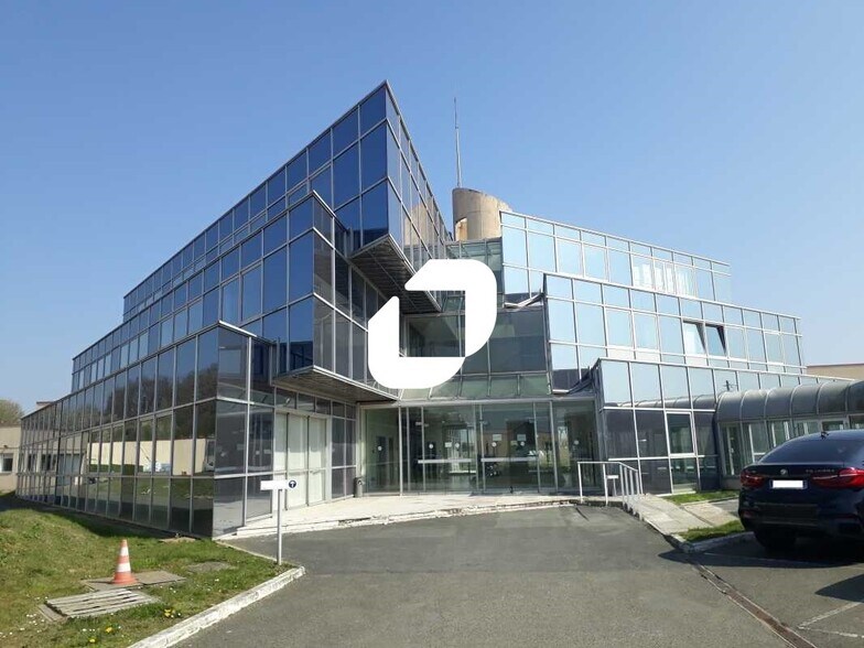 Bureau dans Les Essarts-le-Roi à louer - Photo de l’immeuble – Image 1 sur 9