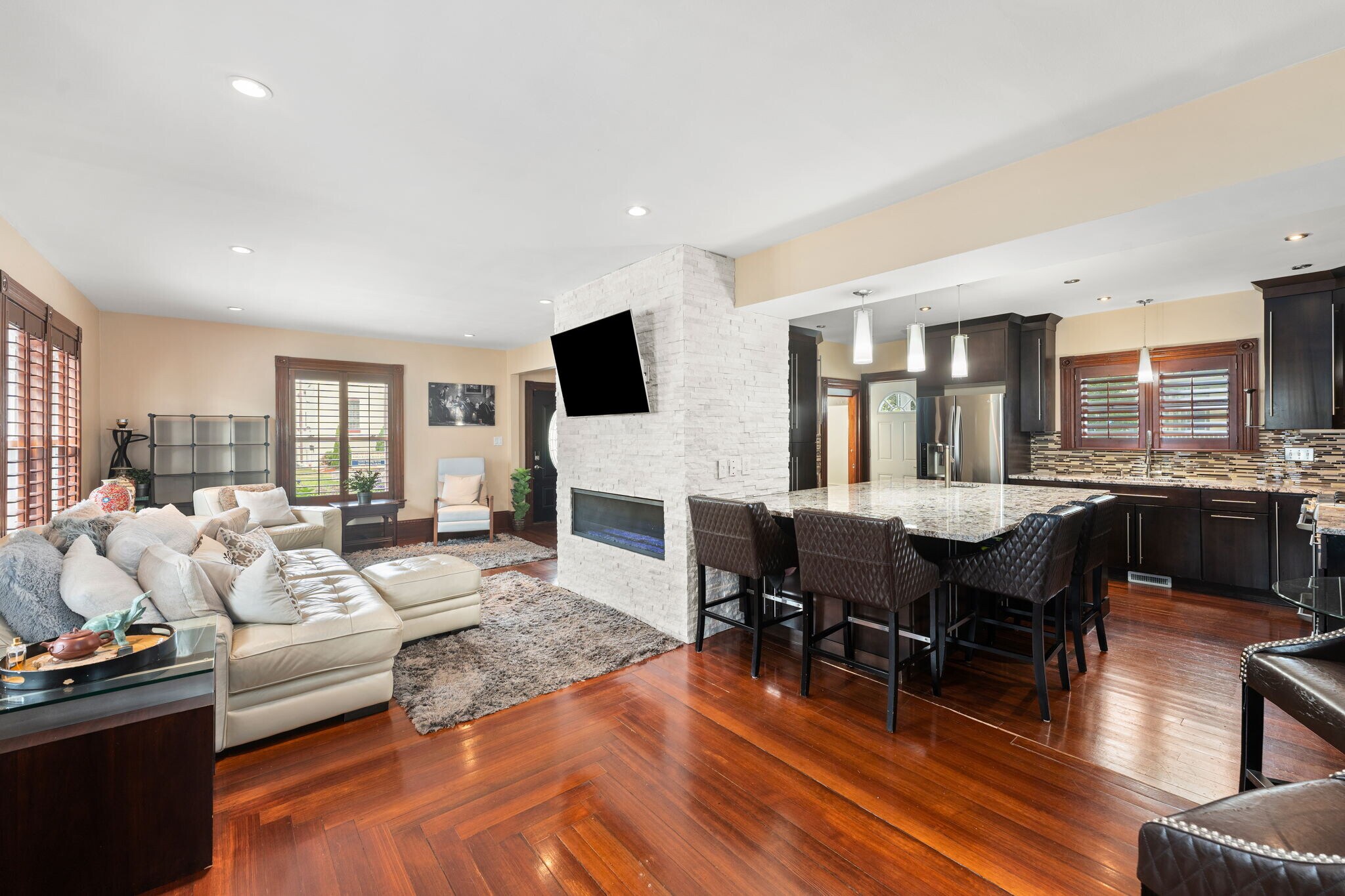 47 Clinton St, Framingham, MA à vendre Photo principale– Image 1 sur 44