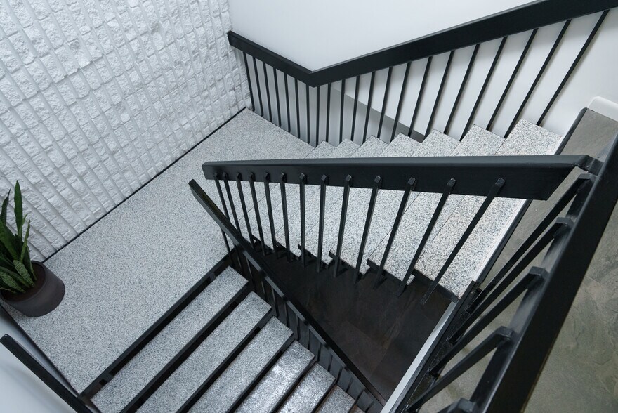 22 Commerce Rd, Newtown, CT à louer - Photo de l’immeuble – Image 2 sur 21