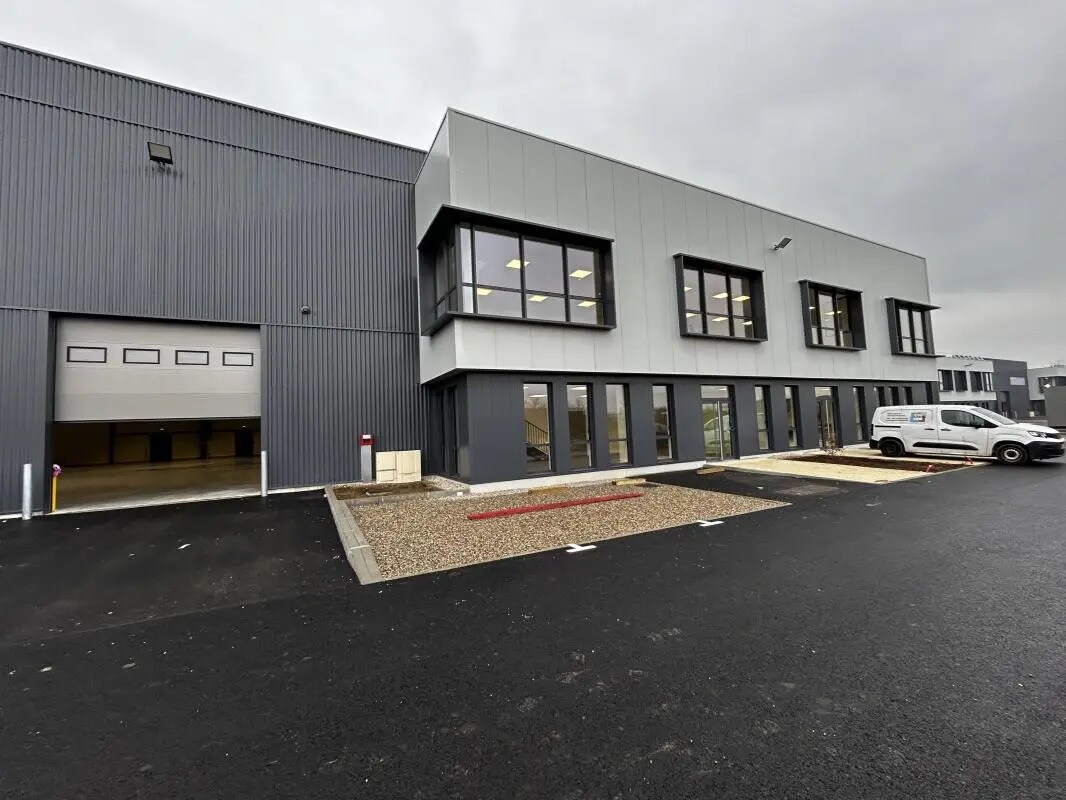 Local d’activités dans Saint-Priest à louer Photo de l’immeuble– Image 1 sur 22