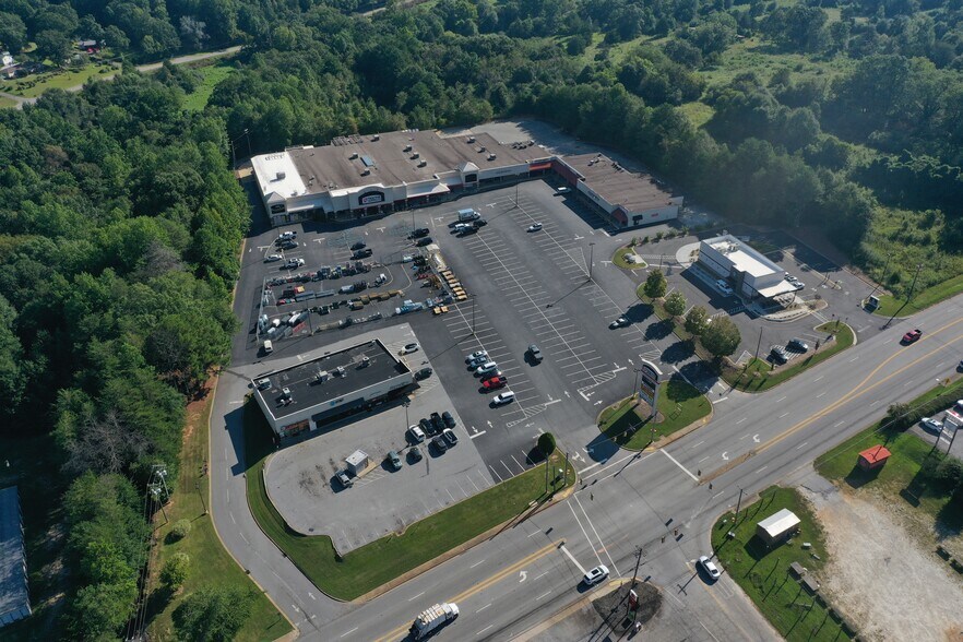2710a Gentry Memorial Hwy, Pickens, SC à louer - Photo de l’immeuble – Image 2 sur 6