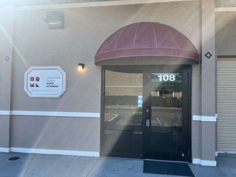 4920 Lena Rd, Bradenton, FL à louer - Photo de l’immeuble – Image 2 sur 16