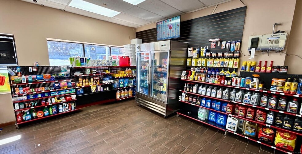 711 Rubber Ave, Naugatuck, CT à vendre - Photo de l’immeuble – Image 3 sur 5