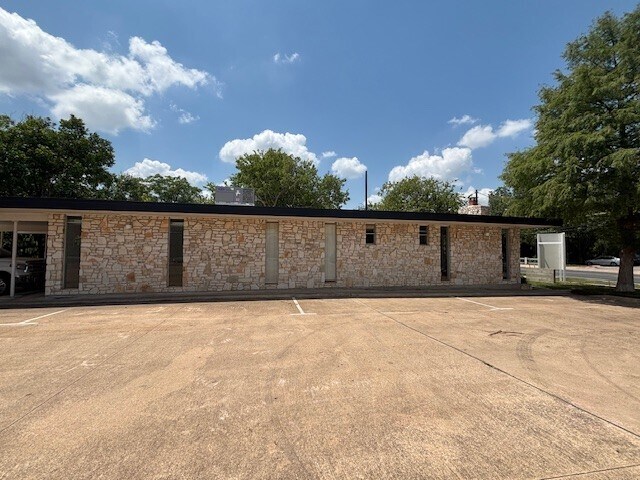 2211 Hancock Dr, Austin, TX à louer - Photo de l’immeuble – Image 2 sur 16