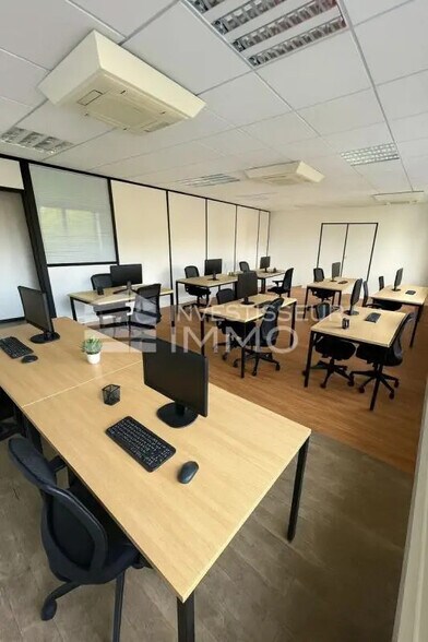 Bureau dans Nanterre à louer - Photo de l’immeuble – Image 1 sur 5