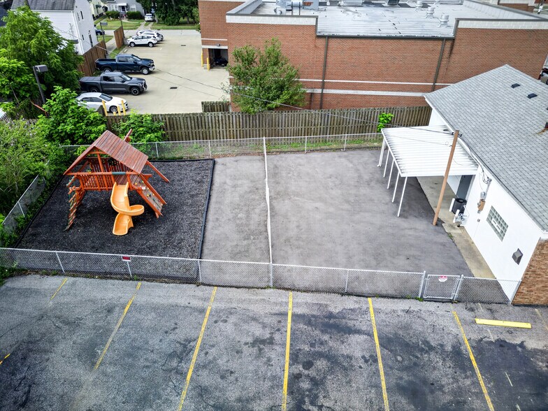 5611 Pearl Rd, Parma, OH à vendre - Photo de l’immeuble – Image 2 sur 23