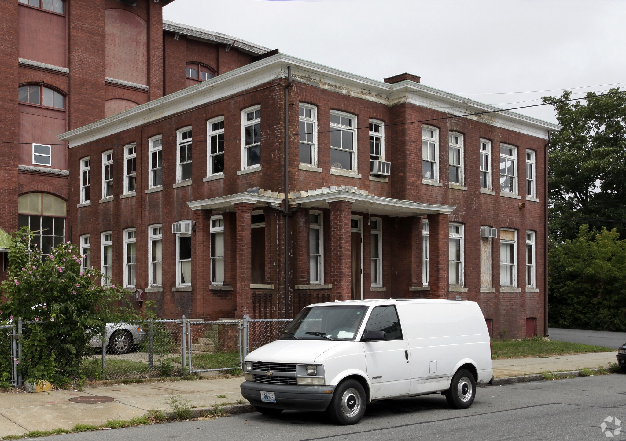 305 Nash Rd, New Bedford, MA à louer Photo principale– Image 1 sur 5