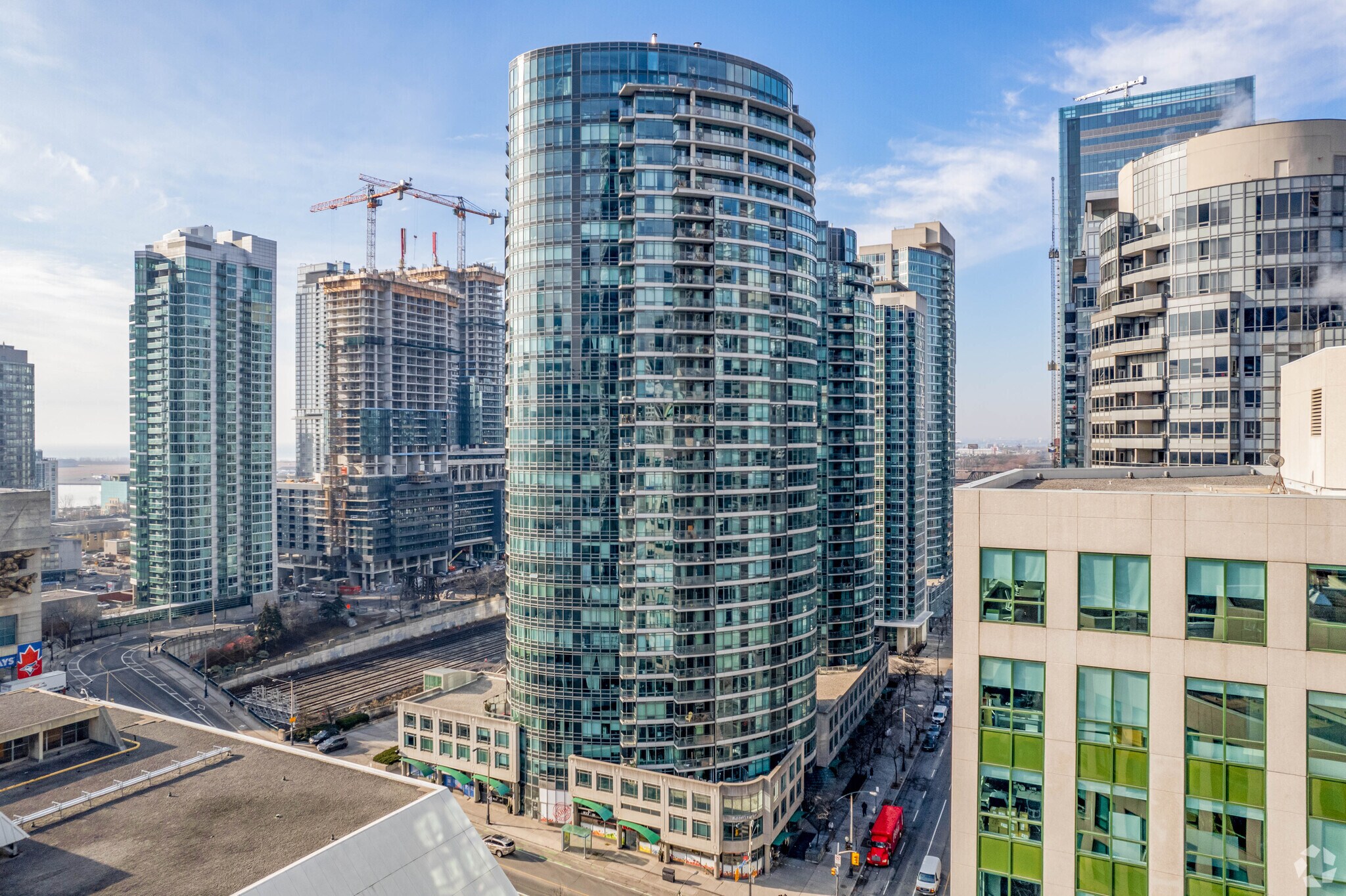 12 Blue Jays Way, Toronto, ON à louer Photo principale– Image 1 sur 12