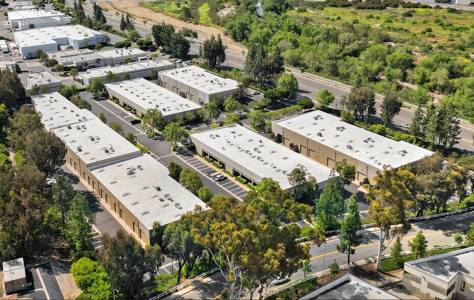 22603 La Palma Ave, Yorba Linda, CA à louer - Photo de l’immeuble – Image 2 sur 5