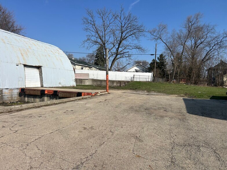 1330 E New York St, Aurora, IL à vendre - Photo de l’immeuble – Image 2 sur 4