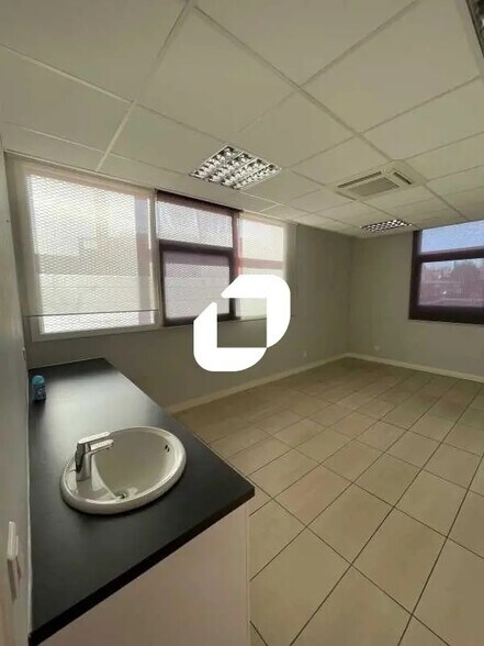 Bureau dans Orly à vendre - Photo de l’immeuble – Image 2 sur 4