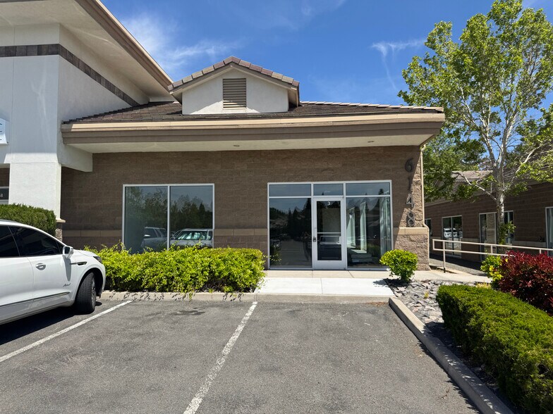 6148 Mae Anne Ave, Reno, NV à louer - Photo de l’immeuble – Image 2 sur 6