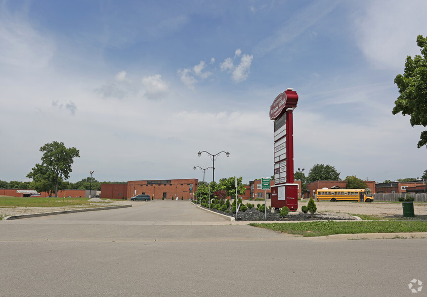 111 Sherwood Dr, Brantford, ON à vendre - Photo de l’immeuble – Image 2 sur 3