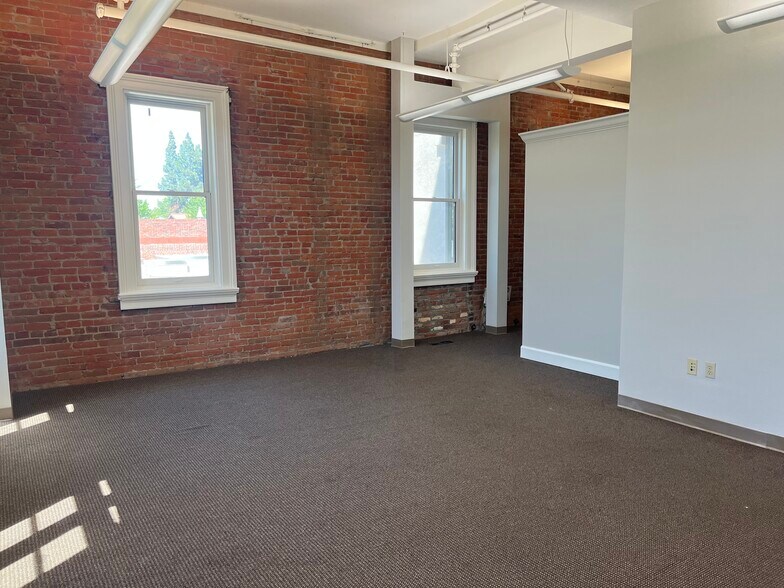 601-605 Main St, Woodland, CA à louer - Photo de l’immeuble – Image 3 sur 11