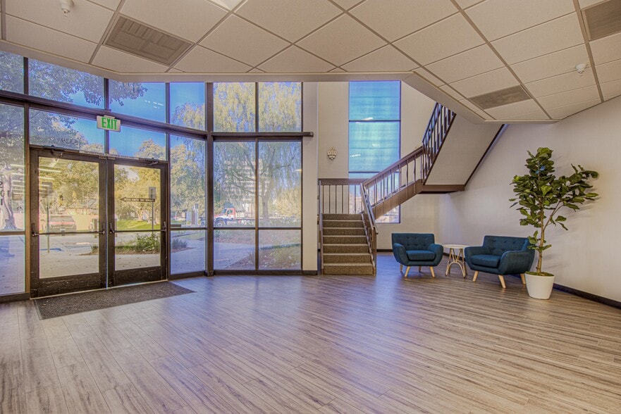 5329 Office Centre Ct, Bakersfield, CA à louer - Photo intérieure – Image 3 sur 15