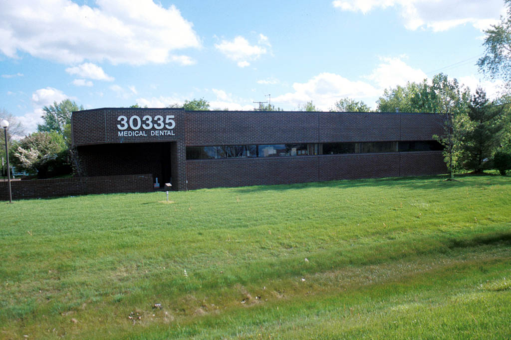 30335 W 13 Mile Rd, Farmington Hills, MI à louer Photo principale– Image 1 sur 2