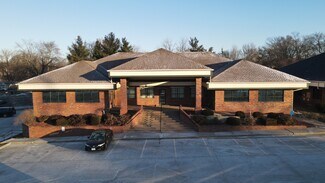 Plus de détails pour 7723-7743 Douglas Ave, Urbandale, IA - Bureau à louer
