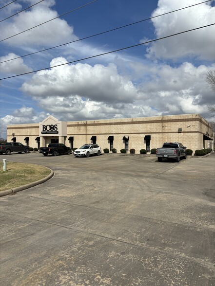 1111 Anchor Rd, Angleton, TX à louer - Photo de l’immeuble – Image 2 sur 23