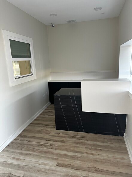 11721 Von Quintus Rd, Austin, TX à louer - Photo de l’immeuble – Image 3 sur 12