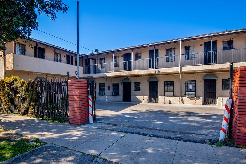 960 E Jefferson Blvd, Los Angeles, CA à vendre - Photo de l’immeuble – Image 2 sur 15