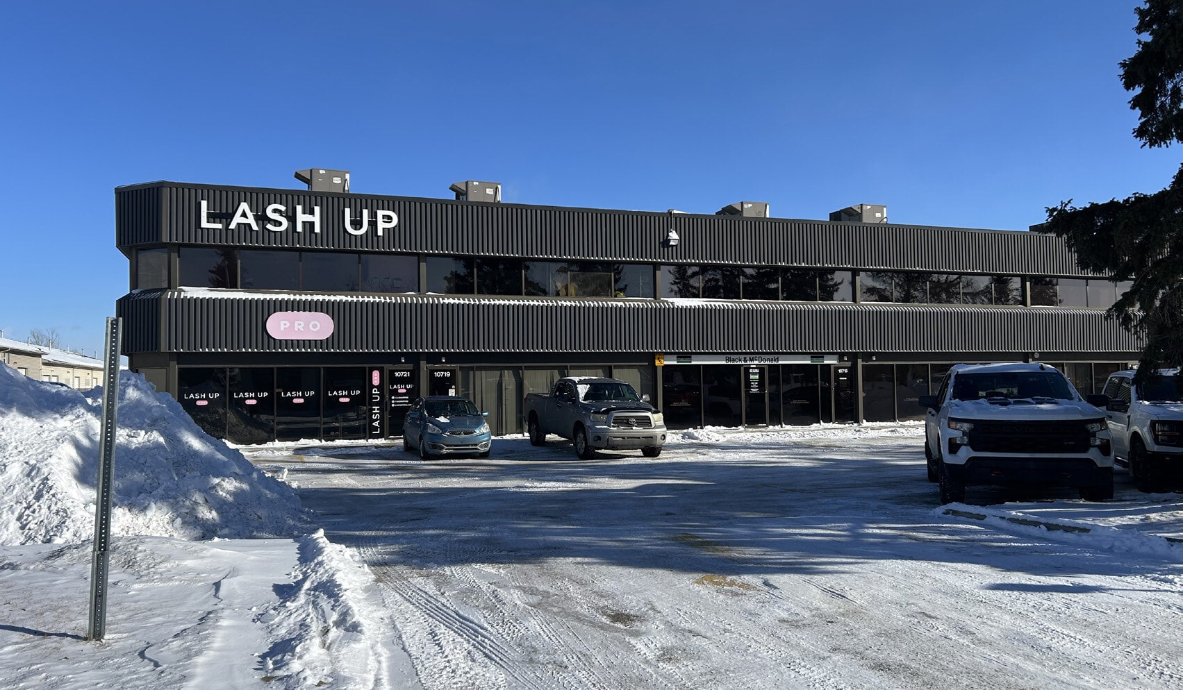 10703-10721 181 St NW, Edmonton, AB à louer Photo de l’immeuble– Image 1 sur 3