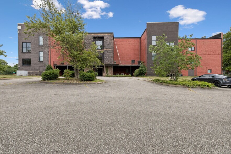 217 E Deadrick St, Jackson, TN à vendre - Photo de l’immeuble – Image 3 sur 40