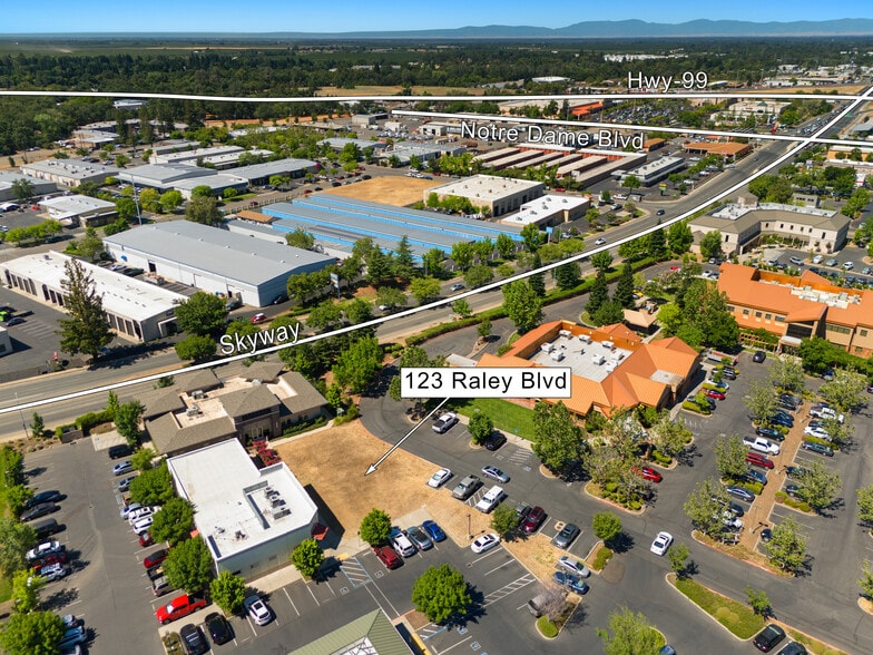 123 Raley Blvd, Chico, CA à vendre - Aérien – Image 1 sur 3
