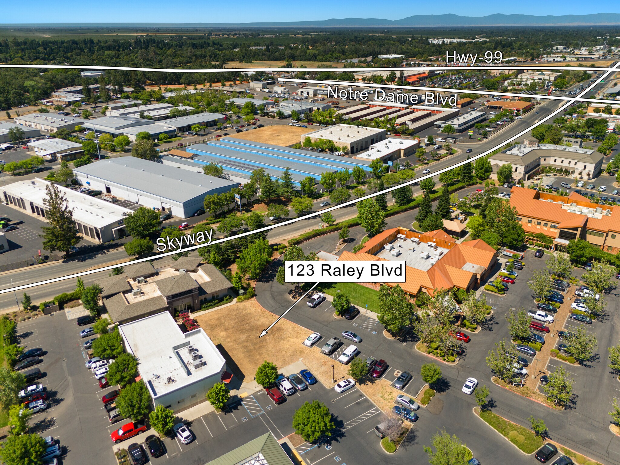 123 Raley Blvd, Chico, CA à vendre Aérien– Image 1 sur 4