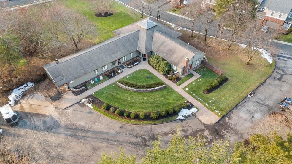 1-3 Mill Pond Ln, Simsbury, CT à louer - Aérien – Image 2 sur 9