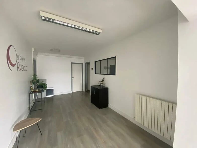 Bureau dans Plougoumelen à louer - Photo de l’immeuble – Image 2 sur 4