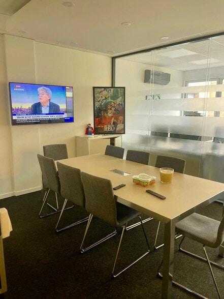 Bureau dans Neuilly-sur-Seine à louer - Photo de l’immeuble – Image 2 sur 3