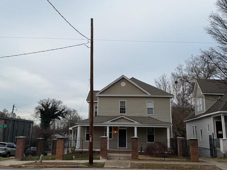 903 New Bern Ave, Raleigh, NC à louer - Photo de l’immeuble – Image 1 sur 3