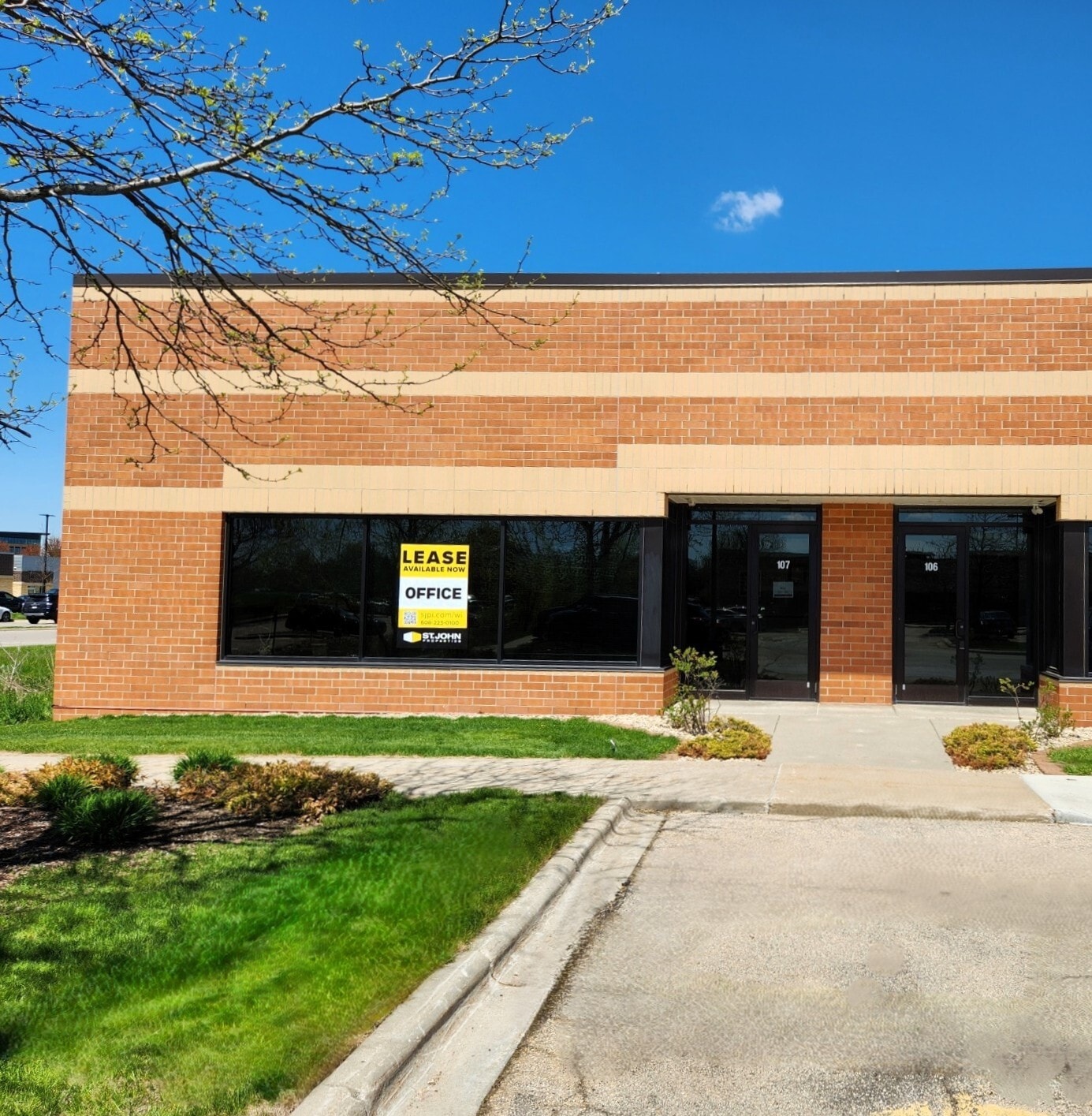 4610 S Biltmore Ln, Madison, WI à louer Photo de l’immeuble– Image 1 sur 2