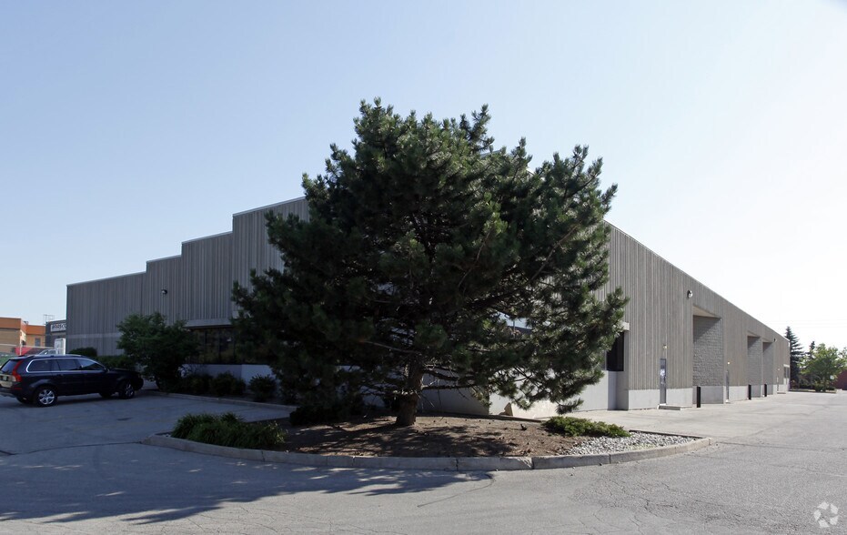 5650 Timberlea Blvd, Mississauga, ON à vendre - Photo de l’immeuble – Image 2 sur 3