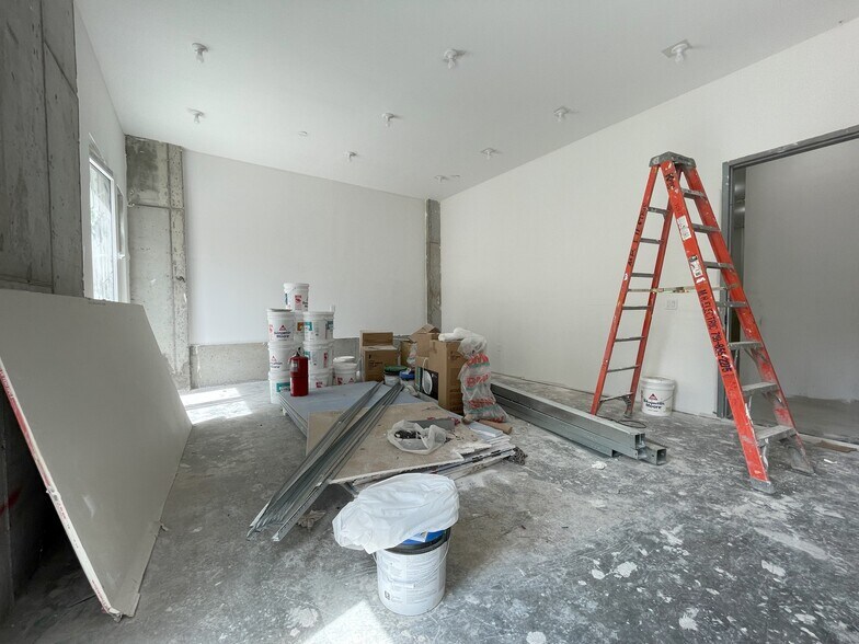 624 Metropolitan Ave, Brooklyn, NY à louer - Photo de l’immeuble – Image 3 sur 5