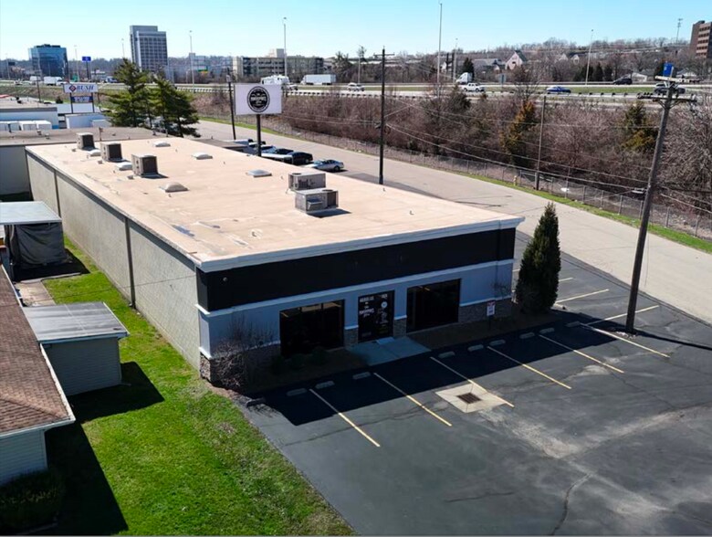 11574 E Gondola St, Sharonville, OH à louer - Photo de l’immeuble – Image 3 sur 20