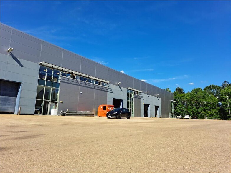 Chippenham Dr, Milton Keynes à louer - Photo de l’immeuble – Image 2 sur 4