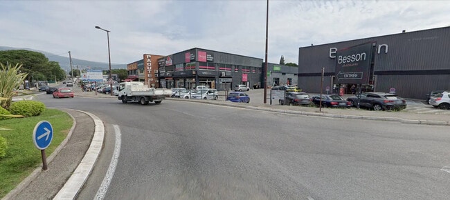 Plus de détails pour Local commercial à louer