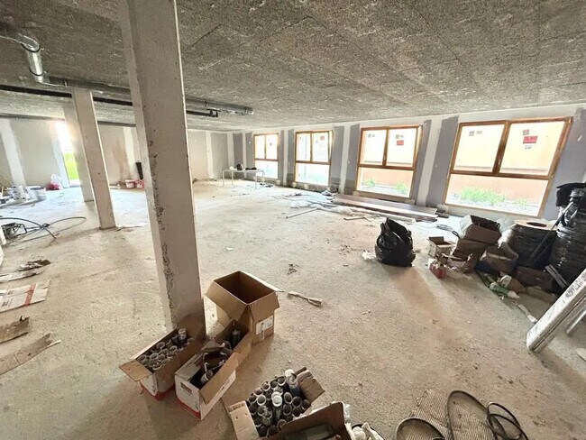 Plus de détails pour Route De La Chasse Royale, Vaucresson - Local d'activités à louer