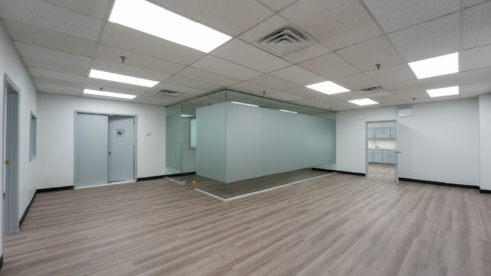 1845 Steinway St, Astoria, NY à louer - Photo de l’immeuble – Image 3 sur 7