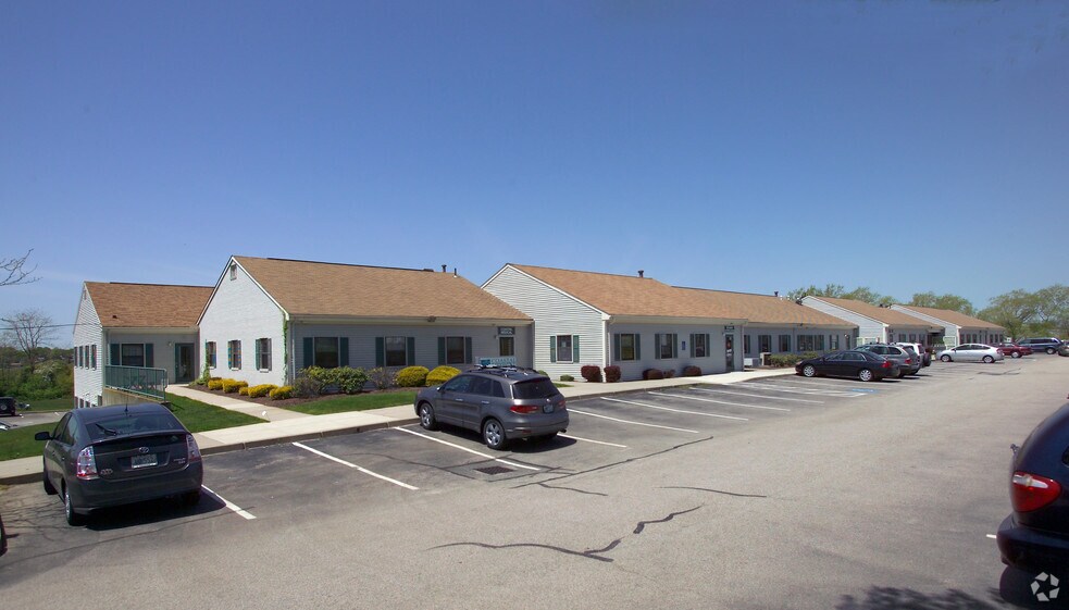 850 Aquidneck Ave, Middletown, RI à louer - Photo de l’immeuble – Image 3 sur 9