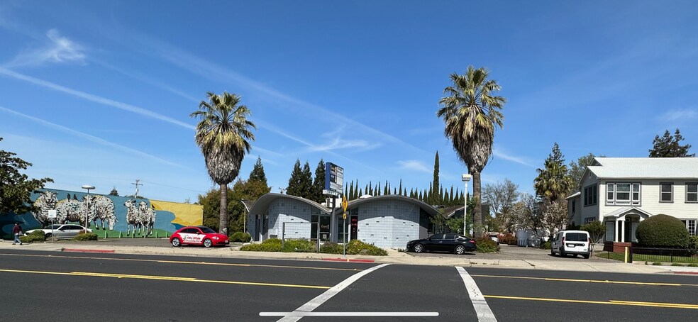 316 W F St, Oakdale, CA à louer - Photo de l’immeuble – Image 3 sur 21