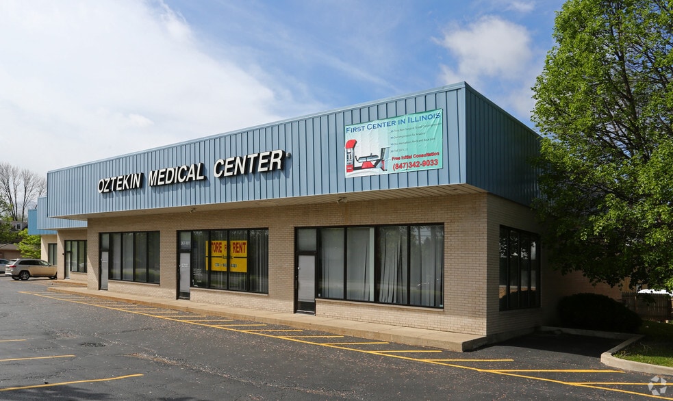 299-303 E Rand Rd, Mount Prospect, IL à louer - Photo principale – Image 2 sur 6
