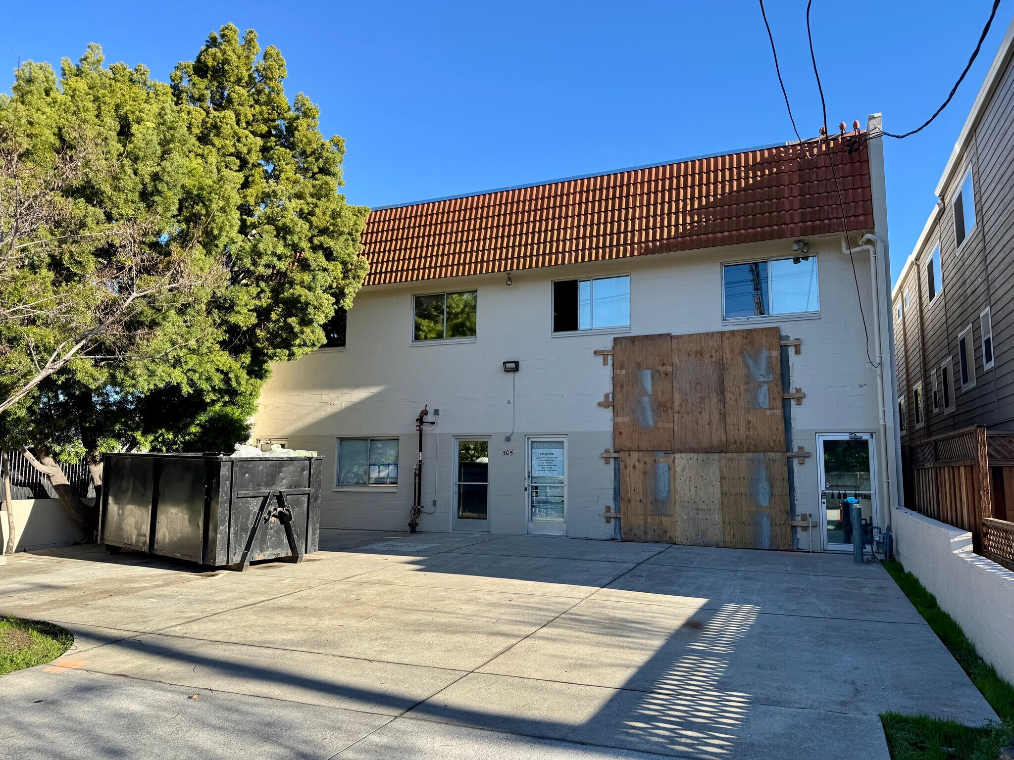 305 Old County Rd, San Carlos, CA à louer Photo principale– Image 1 sur 7